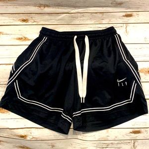 Nike fly basketball shorts